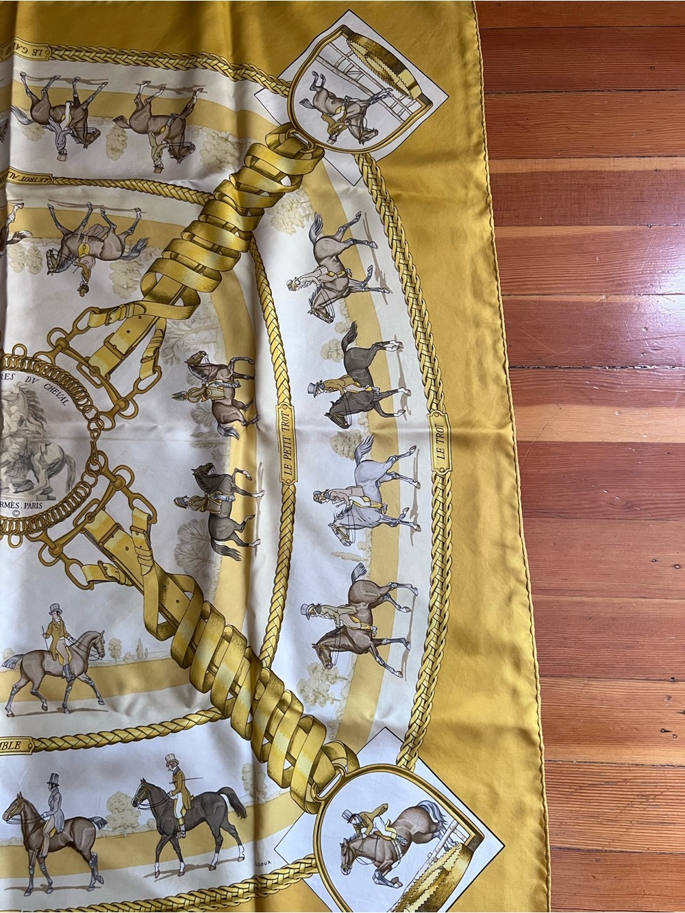 Hermès "Les Allures du Cheval" Silk Carré 90 Scarf - Vintage Yellow - Picture 5 of 12